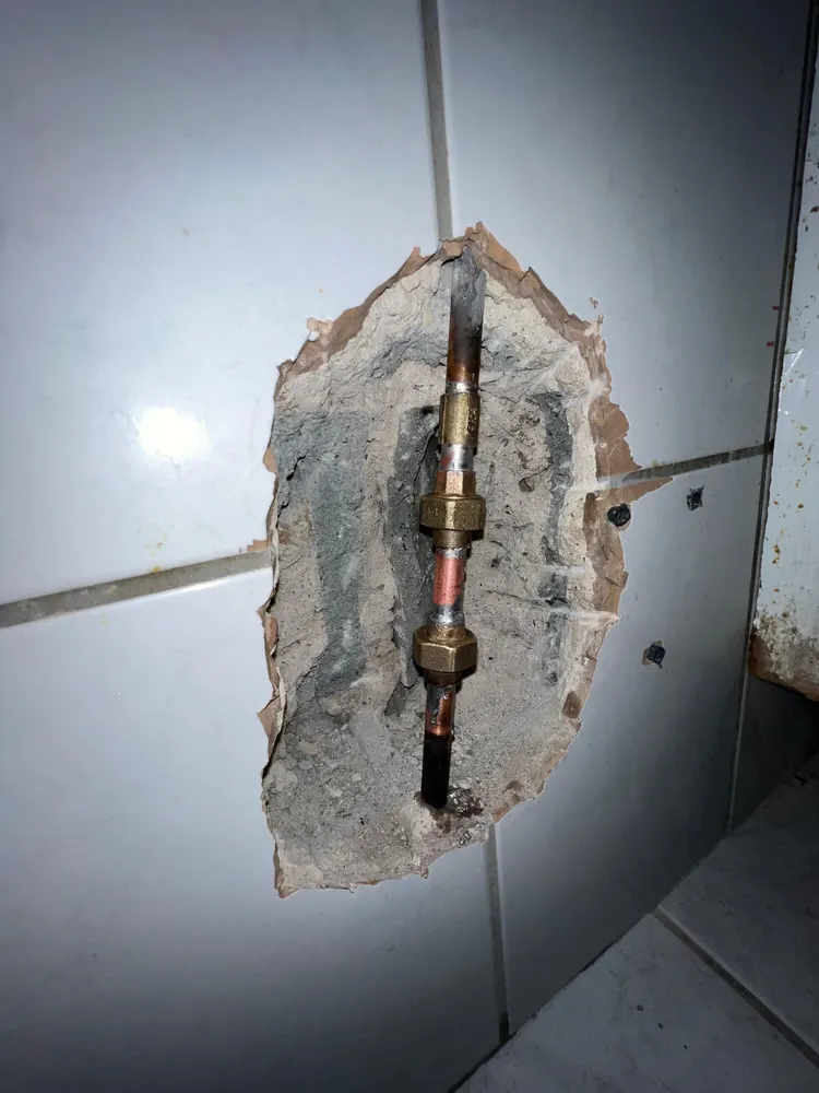 Reparo em cobre com abertura pequena